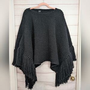 Nwot ECHO very thick knit 🧶 poncho with fluffy trim